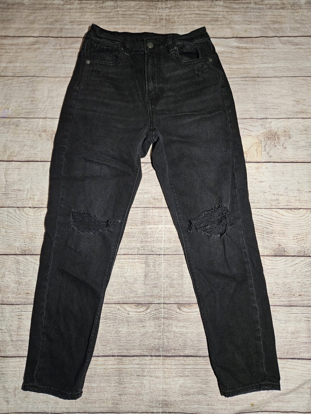 American eagle Black distressed ripped high waisted mom Jean's Size 0 Short